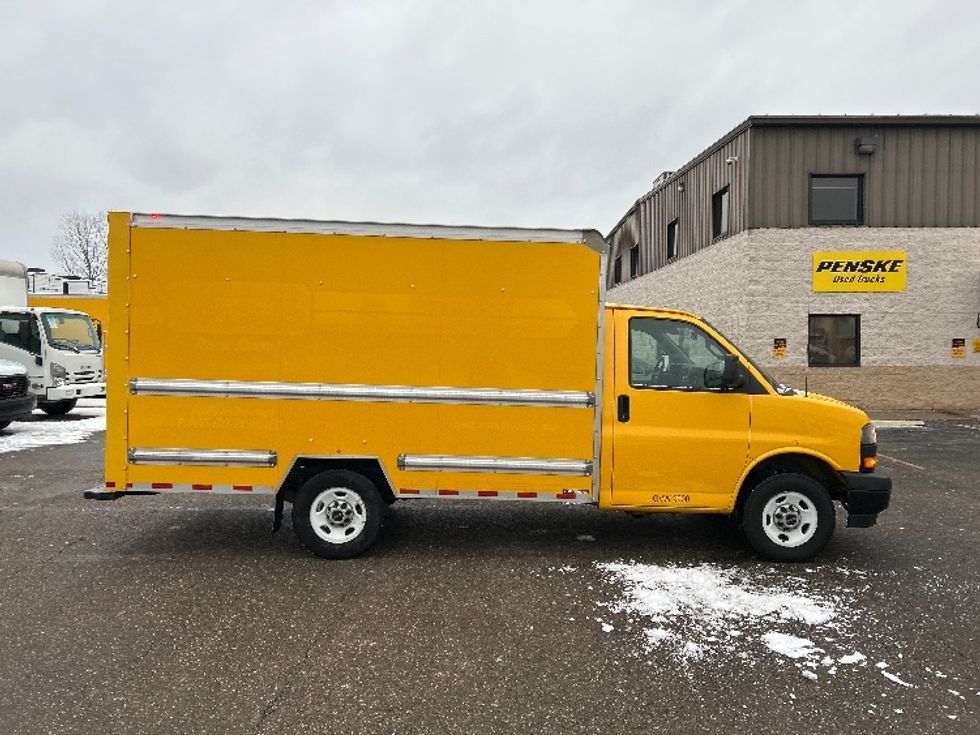Light Duty Box Truck-Light and Medium Duty Trucks-GMC-2021-Savana G33503-Akron-OH-119,155\n\t\tmiles-$ 24,750 - Image 15