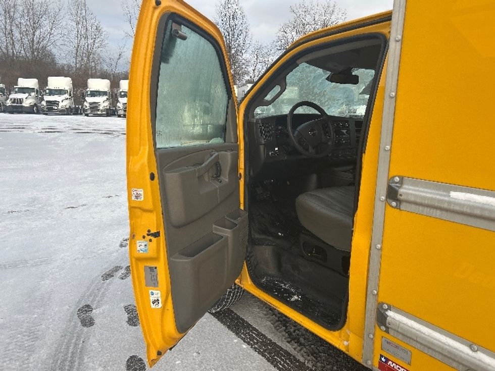 Light Duty Box Truck-Light and Medium Duty Trucks-GMC-2021-Savana G33503-Akron-OH-119,155\n\t\tmiles-$ 24,750 - Image 16