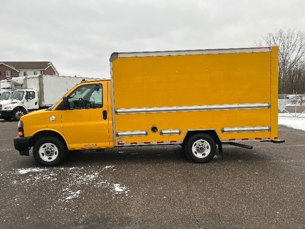 Light Duty Box Truck-Light and Medium Duty Trucks-GMC-2021-Savana G33503-Akron-OH-119,155\n\t\tmiles-$ 24,750 - Image 4