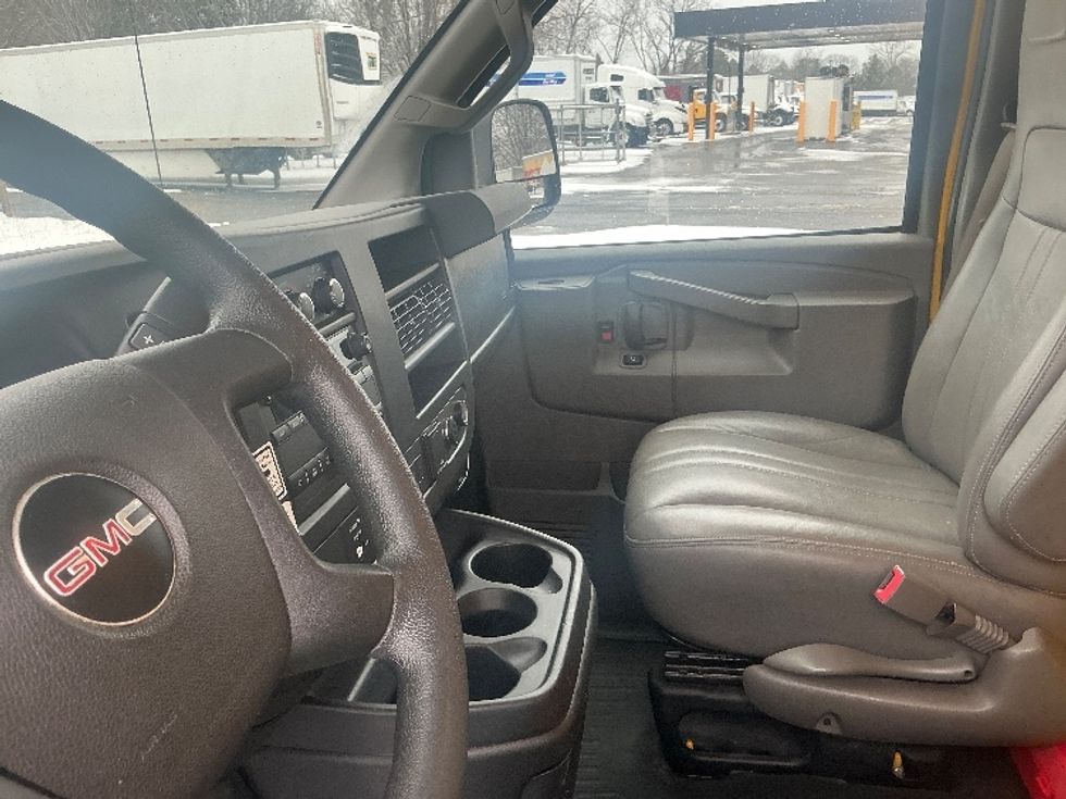 Light Duty Box Truck-Light and Medium Duty Trucks-GMC-2021-Savana G33503-Albany-NY-116,260\n\t\tmiles-$ 23,250 - Image 17