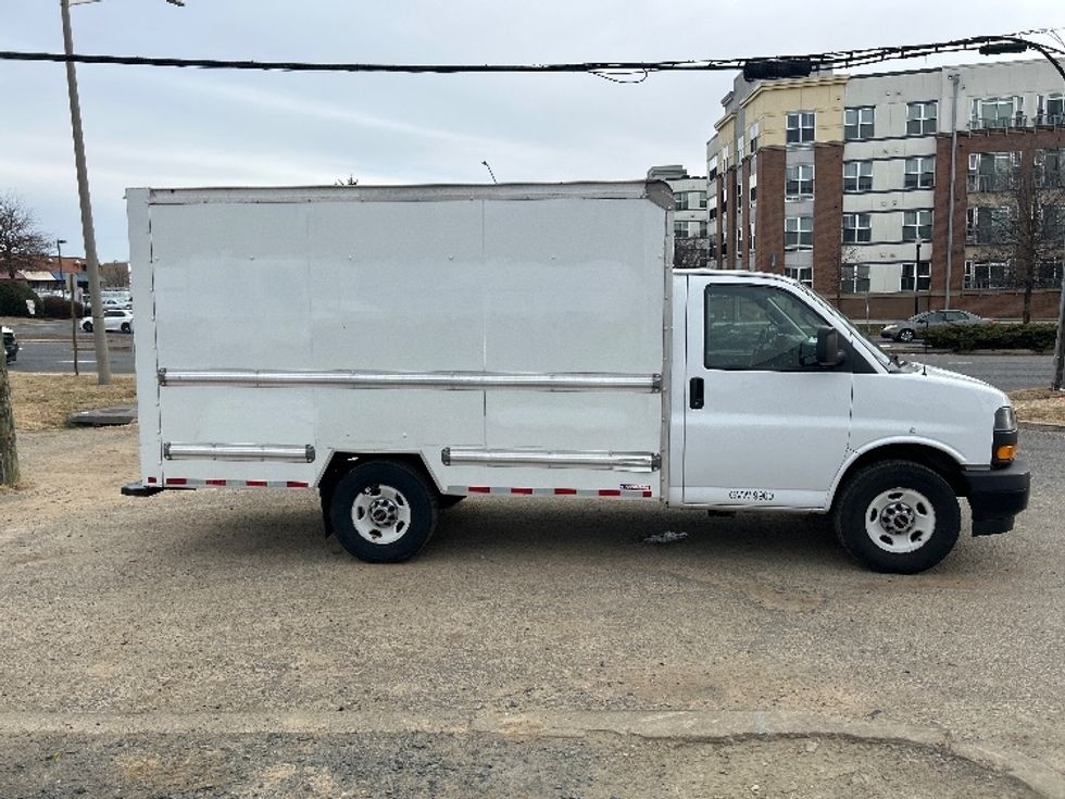 Light Duty Box Truck-Light and Medium Duty Trucks-GMC-2021-Savana G33503-Alexandria-VA-100,630\n\t\tmiles-$ 28,000 - Image 12