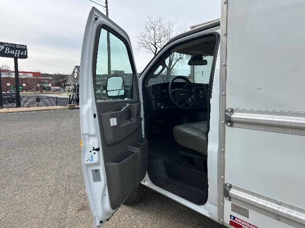 Light Duty Box Truck-Light and Medium Duty Trucks-GMC-2021-Savana G33503-Alexandria-VA-100,630\n\t\tmiles-$ 28,000 - Image 13
