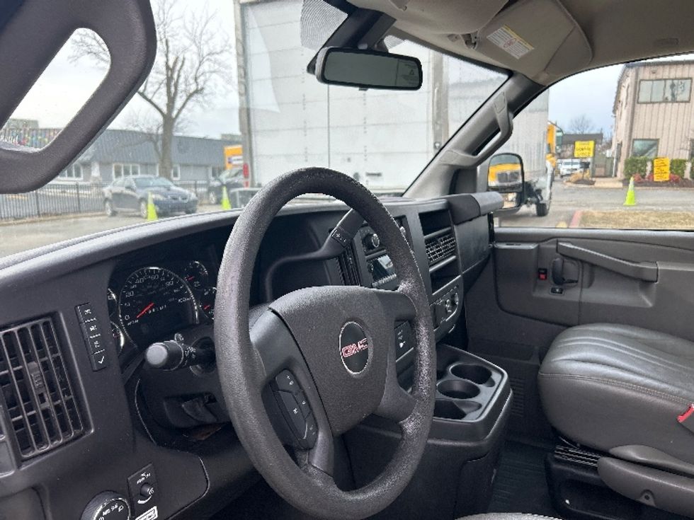 Light Duty Box Truck-Light and Medium Duty Trucks-GMC-2021-Savana G33503-Alexandria-VA-100,630\n\t\tmiles-$ 28,000 - Image 14