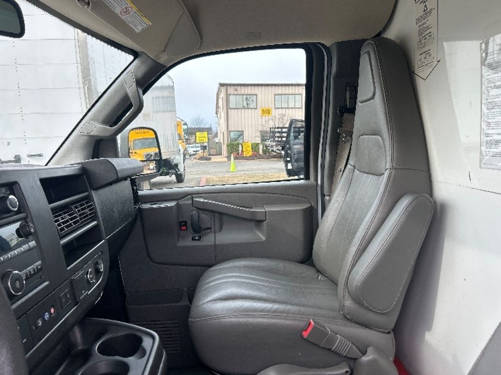 Light Duty Box Truck-Light and Medium Duty Trucks-GMC-2021-Savana G33503-Alexandria-VA-100,630\n\t\tmiles-$ 28,000 - Image 16