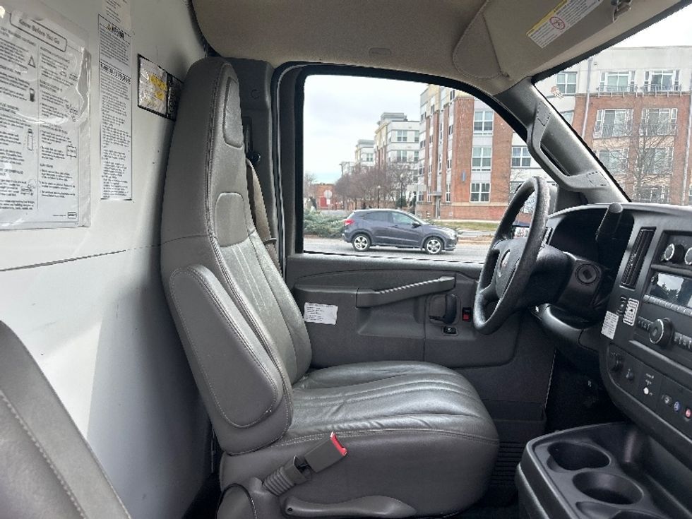 Light Duty Box Truck-Light and Medium Duty Trucks-GMC-2021-Savana G33503-Alexandria-VA-100,630\n\t\tmiles-$ 28,000 - Image 19