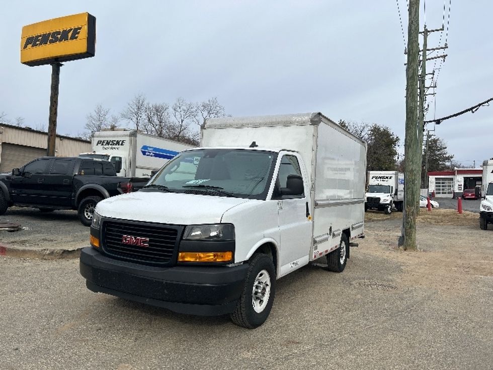 Light Duty Box Truck-Light and Medium Duty Trucks-GMC-2021-Savana G33503-Alexandria-VA-100,630\n\t\tmiles-$ 28,000 - Image 3