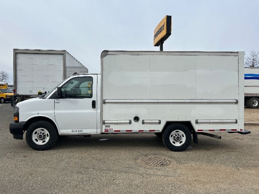 Light Duty Box Truck-Light and Medium Duty Trucks-GMC-2021-Savana G33503-Alexandria-VA-100,630\n\t\tmiles-$ 28,000 - Image 4