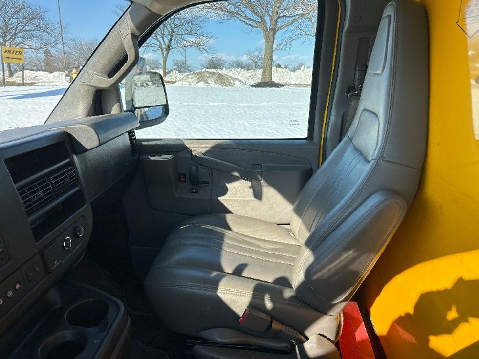 Light Duty Box Truck-Light and Medium Duty Trucks-GMC-2021-Savana G33503-Allentown-PA-114,586\n\t\tmiles-$ 24,000 - Image 17