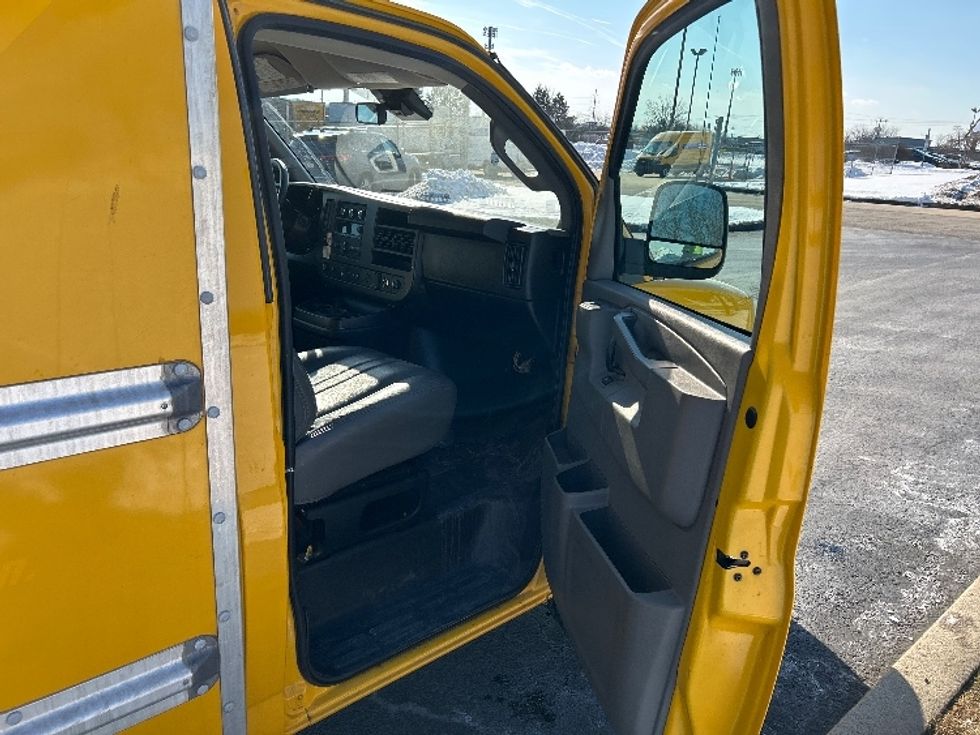 Light Duty Box Truck-Light and Medium Duty Trucks-GMC-2021-Savana G33503-Allentown-PA-114,586\n\t\tmiles-$ 24,000 - Image 18