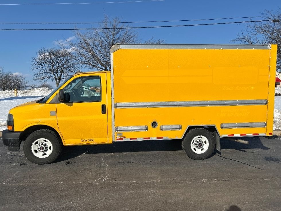 Light Duty Box Truck-Light and Medium Duty Trucks-GMC-2021-Savana G33503-Allentown-PA-114,586\n\t\tmiles-$ 24,000 - Image 4