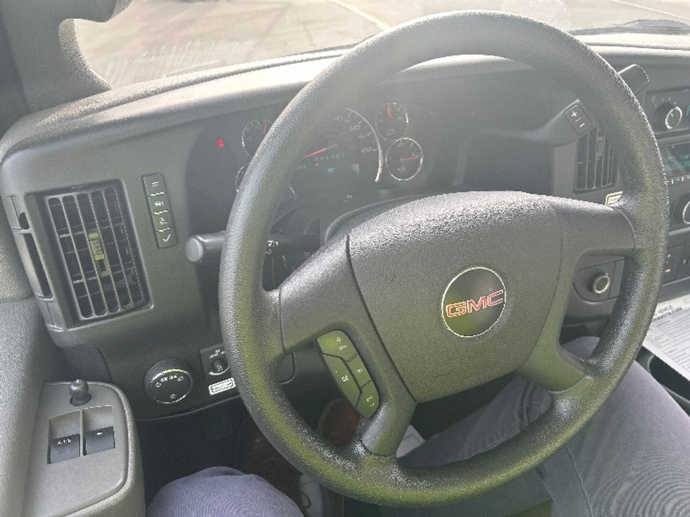 Light Duty Box Truck-Light and Medium Duty Trucks-GMC-2021-Savana G33503-Amarillo-TX-115,079\n\t\tmiles-$ 27,250 - Image 16