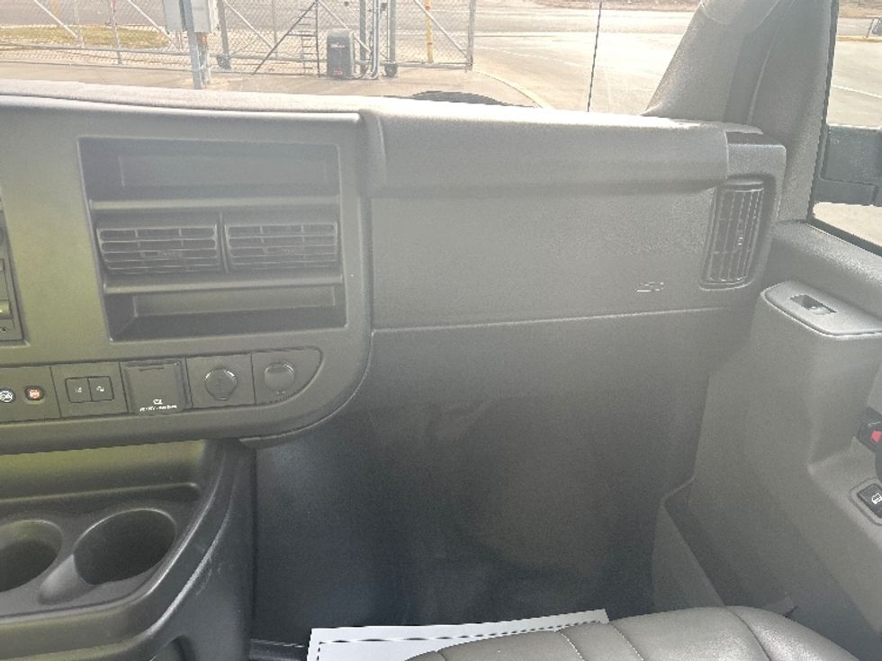 Light Duty Box Truck-Light and Medium Duty Trucks-GMC-2021-Savana G33503-Amarillo-TX-115,079\n\t\tmiles-$ 27,250 - Image 20