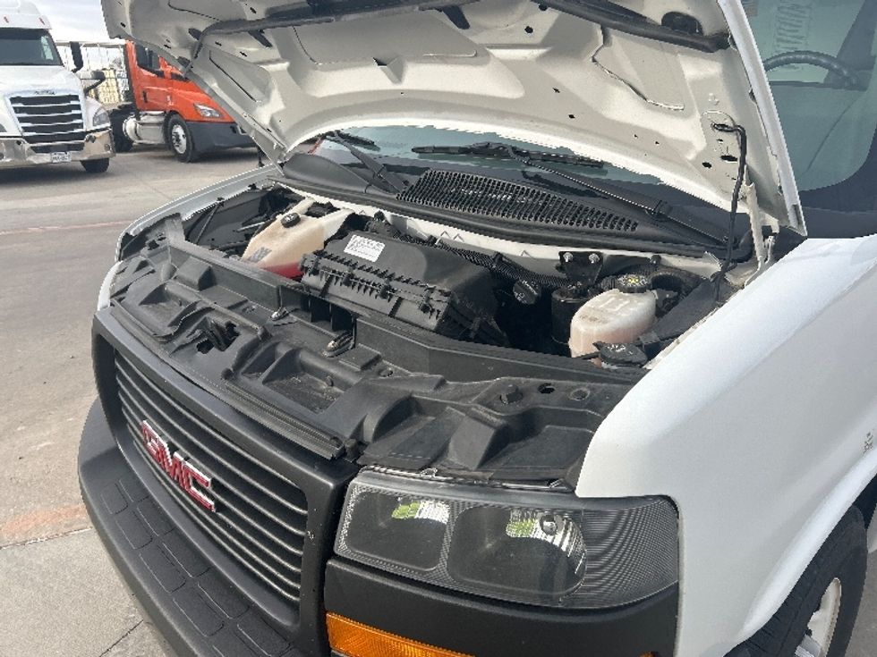 Light Duty Box Truck-Light and Medium Duty Trucks-GMC-2021-Savana G33503-Amarillo-TX-115,079\n\t\tmiles-$ 27,250 - Image 23