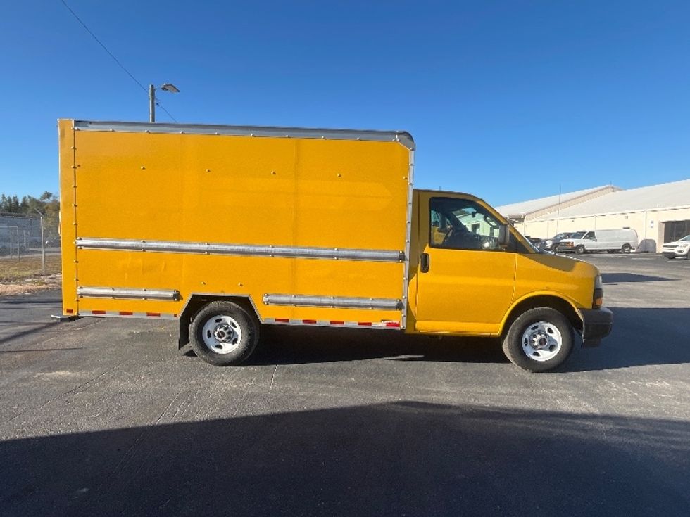 Light Duty Box Truck-Light and Medium Duty Trucks-GMC-2021-Savana G33503-Apopka-FL-102,657\n\t\tmiles-$ 27,250 - Image 15