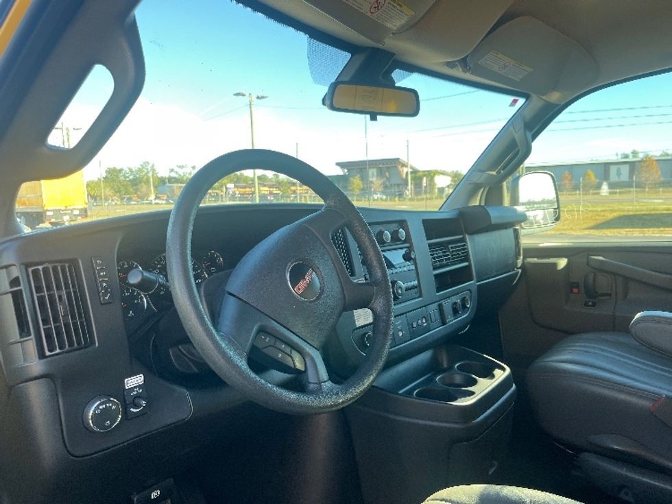 Light Duty Box Truck-Light and Medium Duty Trucks-GMC-2021-Savana G33503-Apopka-FL-102,657\n\t\tmiles-$ 27,250 - Image 17