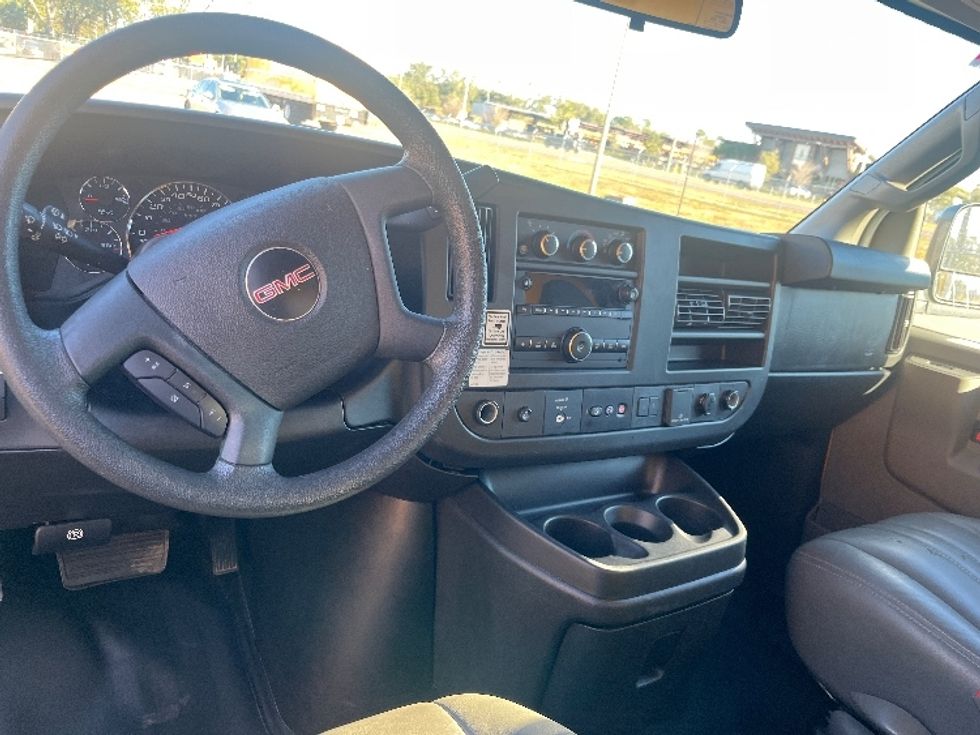 Light Duty Box Truck-Light and Medium Duty Trucks-GMC-2021-Savana G33503-Apopka-FL-102,657\n\t\tmiles-$ 27,250 - Image 18