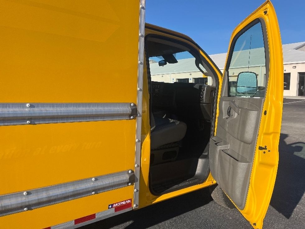 Light Duty Box Truck-Light and Medium Duty Trucks-GMC-2021-Savana G33503-Apopka-FL-102,657\n\t\tmiles-$ 27,250 - Image 20