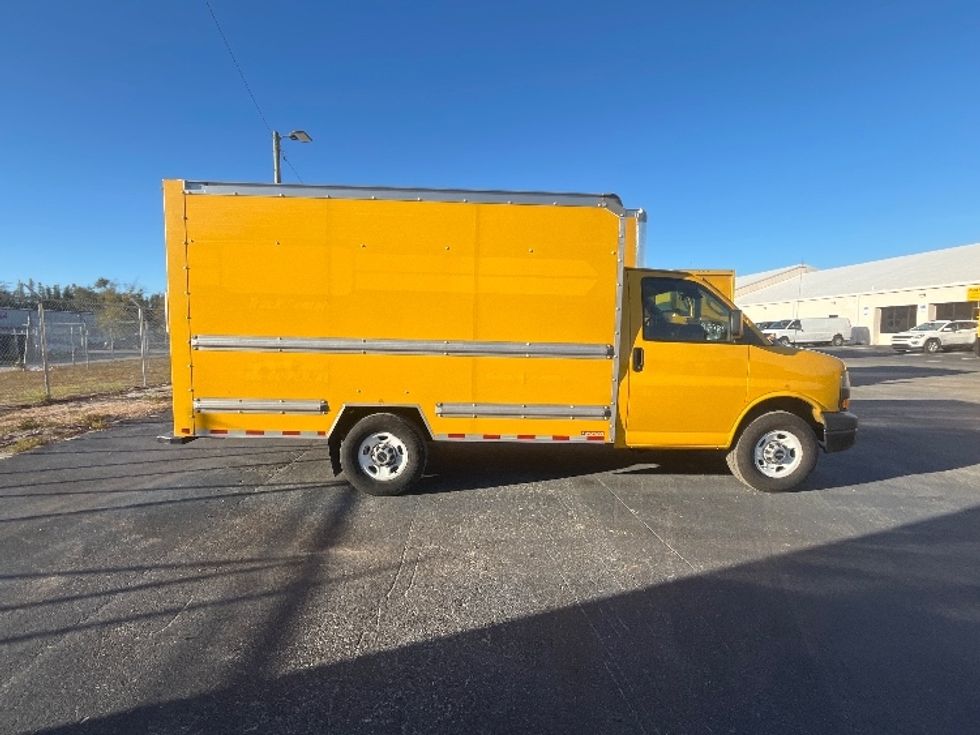 Light Duty Box Truck-Light and Medium Duty Trucks-GMC-2021-Savana G33503-Apopka-FL-111,619\n\t\tmiles-$ 26,250 - Image 15