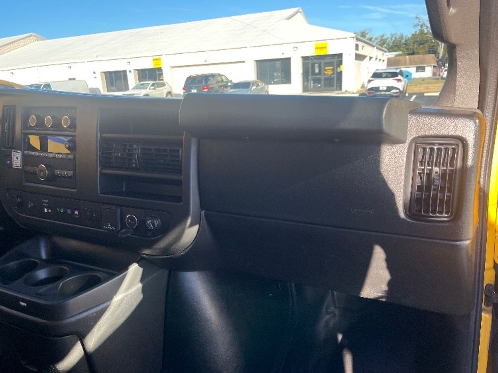 Light Duty Box Truck-Light and Medium Duty Trucks-GMC-2021-Savana G33503-Apopka-FL-111,619\n\t\tmiles-$ 26,250 - Image 21