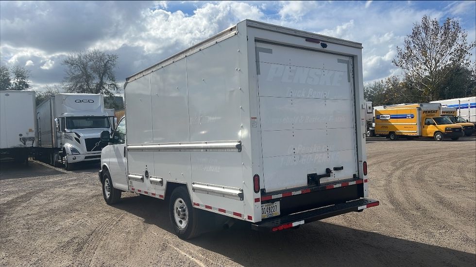 Light Duty Box Truck-Light and Medium Duty Trucks-GMC-2021-Savana G33503-Apopka-FL-114,066\n\t\tmiles-$ 27,250 - Image 17