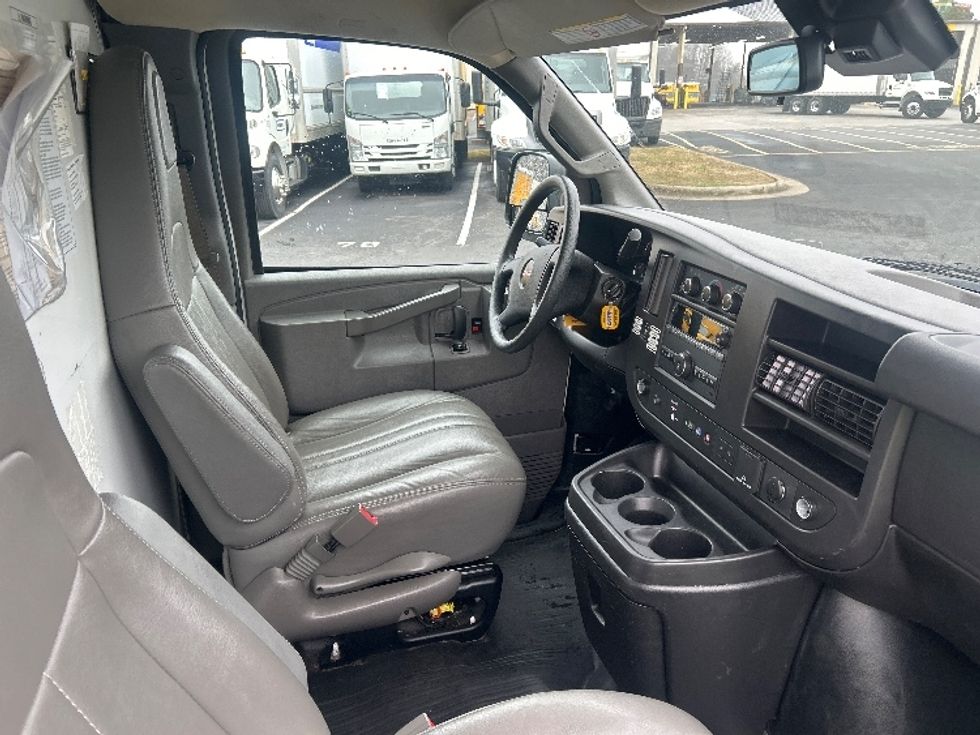 Light Duty Box Truck-Light and Medium Duty Trucks-GMC-2021-Savana G33503-Apopka-FL-114,066\n\t\tmiles-$ 27,250 - Image 22