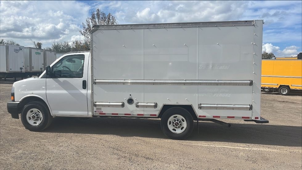 Light Duty Box Truck-Light and Medium Duty Trucks-GMC-2021-Savana G33503-Apopka-FL-114,066\n\t\tmiles-$ 27,250 - Image 4