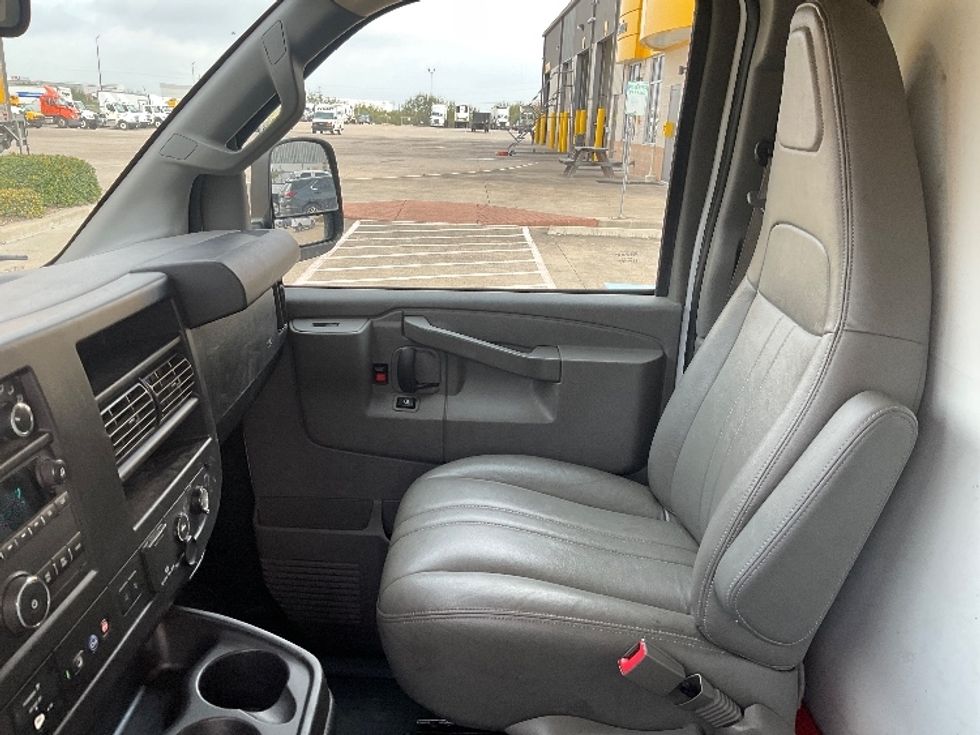 Light Duty Box Truck-Light and Medium Duty Trucks-GMC-2021-Savana G33503-Ashland-VA-115,662\n\t\tmiles-$ 27,000 - Image 18