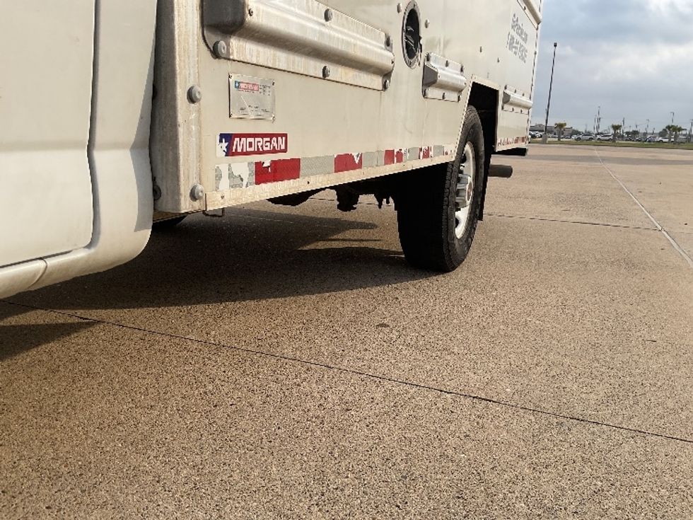 Light Duty Box Truck-Light and Medium Duty Trucks-GMC-2021-Savana G33503-Ashland-VA-115,662\n\t\tmiles-$ 27,000 - Image 5