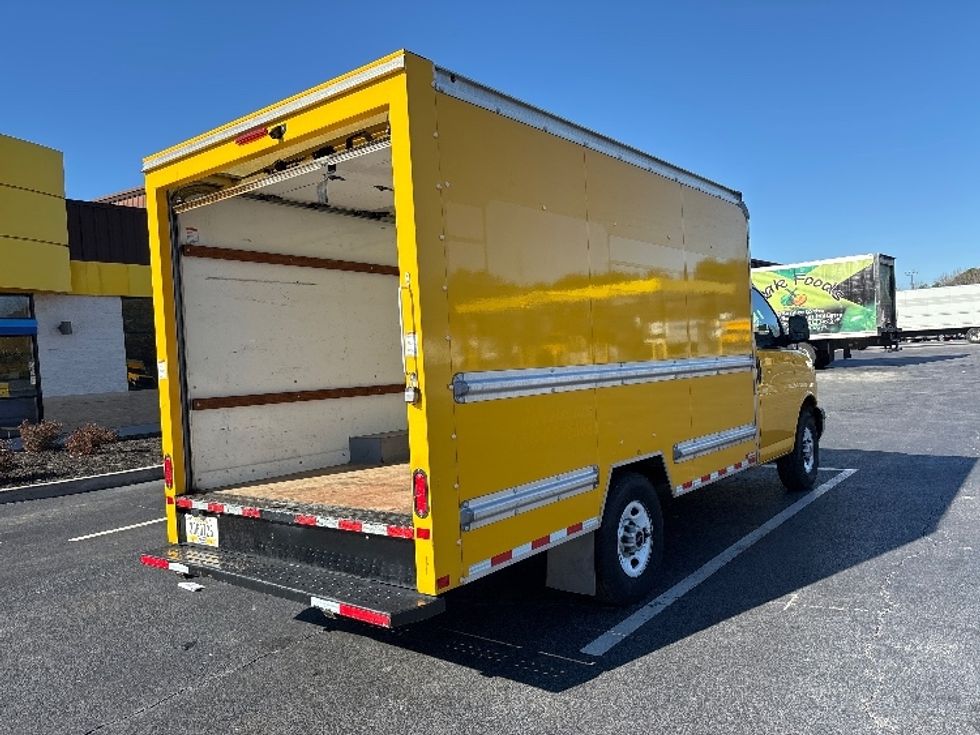 Light Duty Box Truck-Light and Medium Duty Trucks-GMC-2021-Savana G33503-Atlanta-GA-110,943\n\t\tmiles-$ 26,250 - Image 12