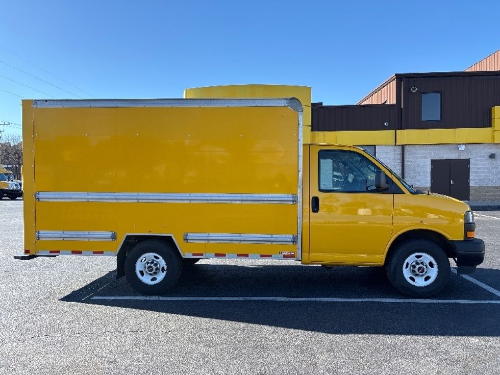 Light Duty Box Truck-Light and Medium Duty Trucks-GMC-2021-Savana G33503-Atlanta-GA-110,943\n\t\tmiles-$ 26,250 - Image 14