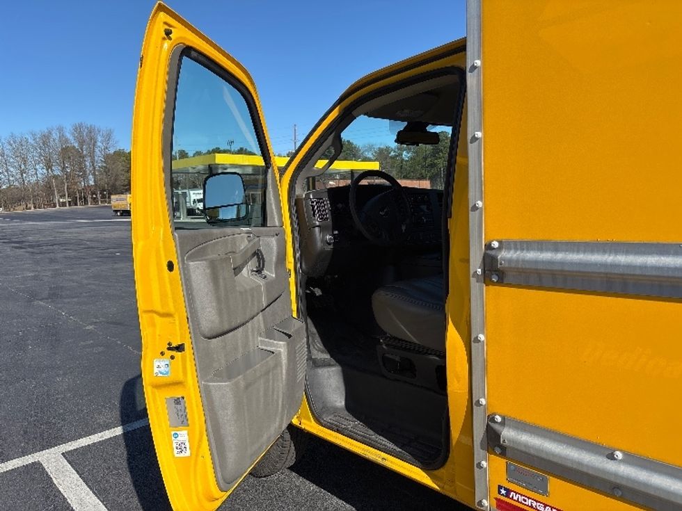 Light Duty Box Truck-Light and Medium Duty Trucks-GMC-2021-Savana G33503-Atlanta-GA-110,943\n\t\tmiles-$ 26,250 - Image 15