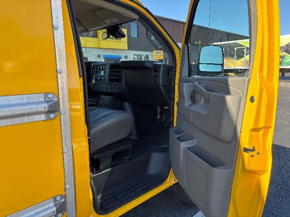 Light Duty Box Truck-Light and Medium Duty Trucks-GMC-2021-Savana G33503-Atlanta-GA-110,943\n\t\tmiles-$ 26,250 - Image 18