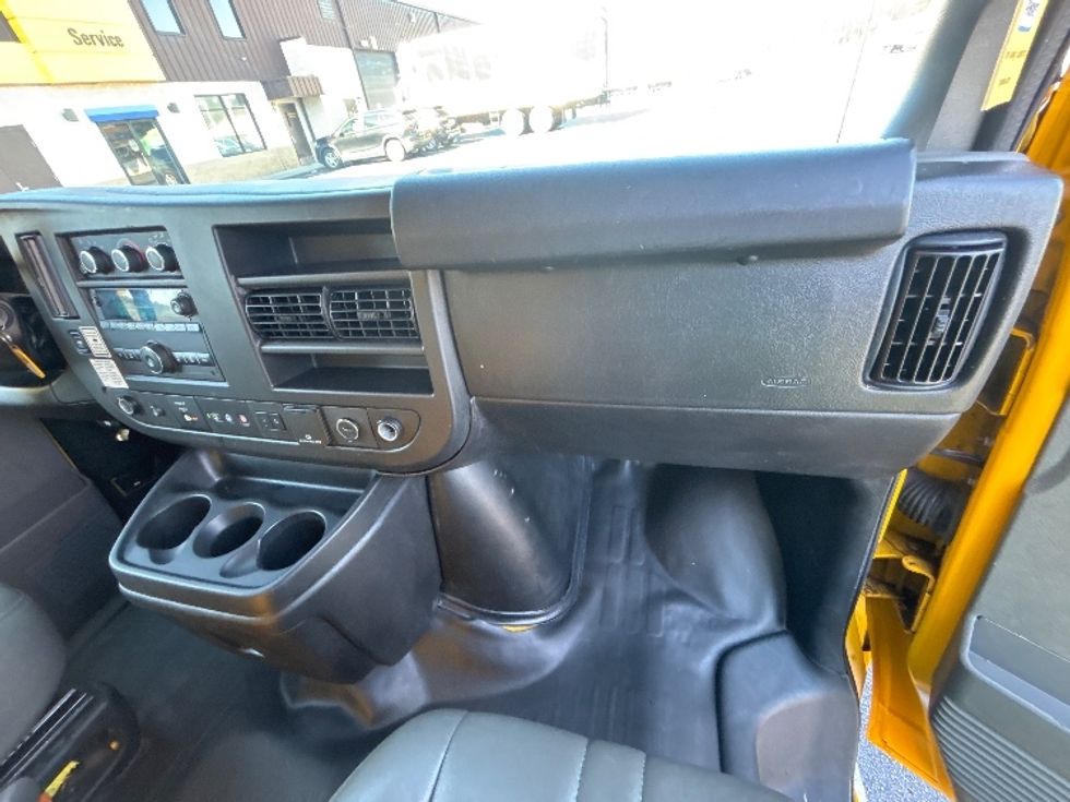 Light Duty Box Truck-Light and Medium Duty Trucks-GMC-2021-Savana G33503-Atlanta-GA-110,943\n\t\tmiles-$ 26,250 - Image 19