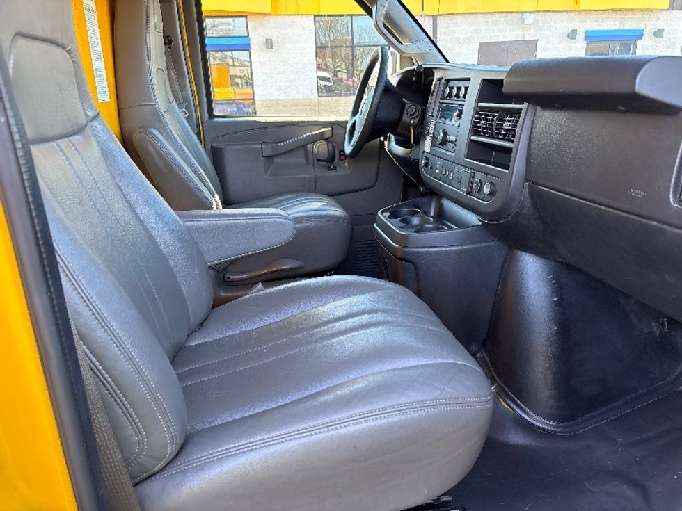 Light Duty Box Truck-Light and Medium Duty Trucks-GMC-2021-Savana G33503-Atlanta-GA-110,943\n\t\tmiles-$ 26,250 - Image 20