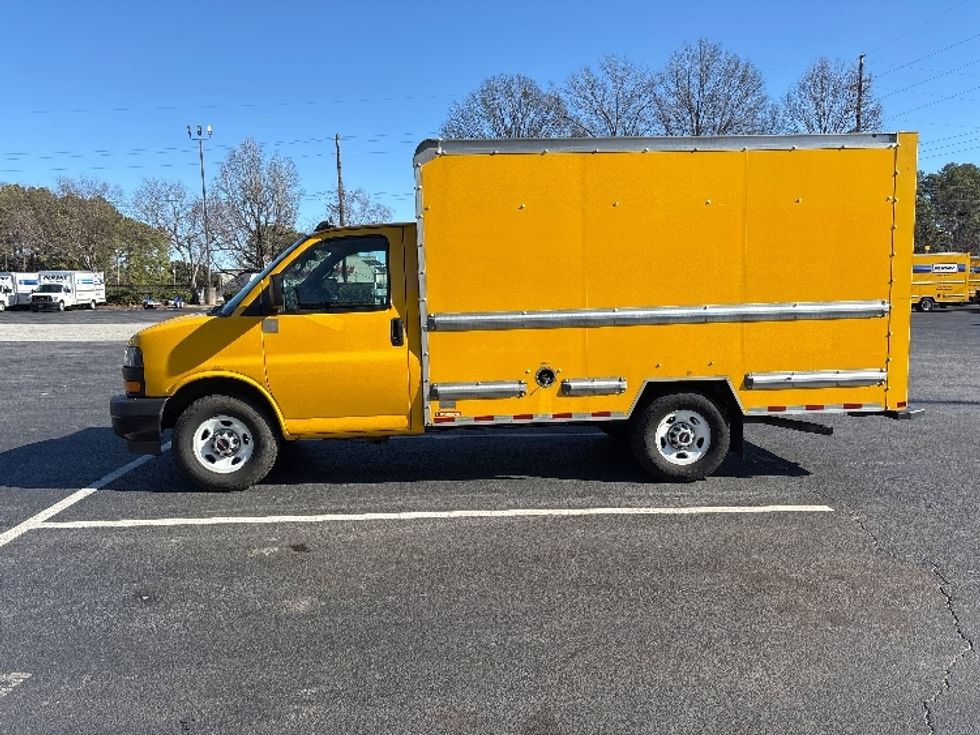 Light Duty Box Truck-Light and Medium Duty Trucks-GMC-2021-Savana G33503-Atlanta-GA-110,943\n\t\tmiles-$ 26,250 - Image 4