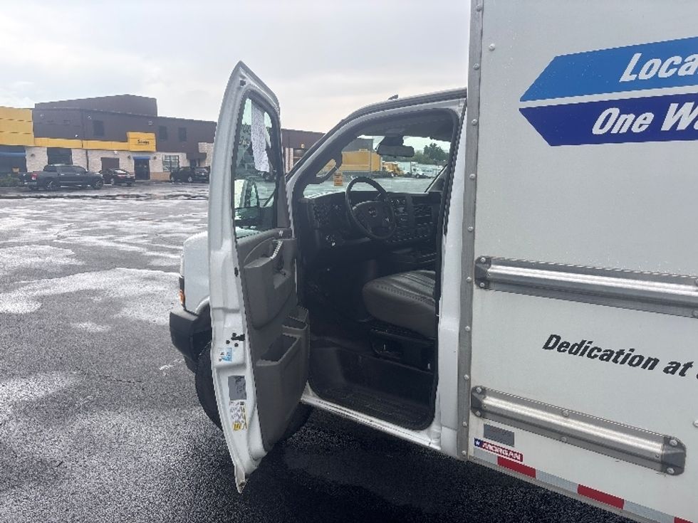 Light Duty Box Truck-Light and Medium Duty Trucks-GMC-2021-Savana G33503-Atlanta-GA-93,281\n\t\tmiles-$ 29,250 - Image 13