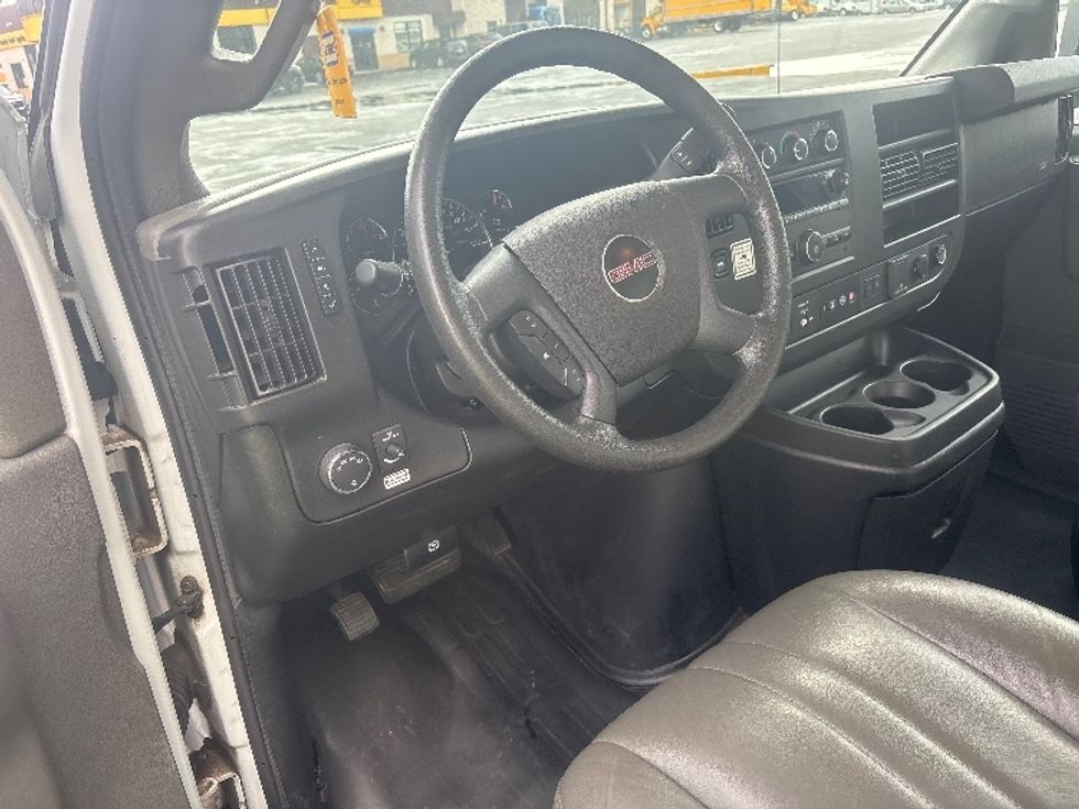 Light Duty Box Truck-Light and Medium Duty Trucks-GMC-2021-Savana G33503-Atlanta-GA-93,281\n\t\tmiles-$ 29,250 - Image 14