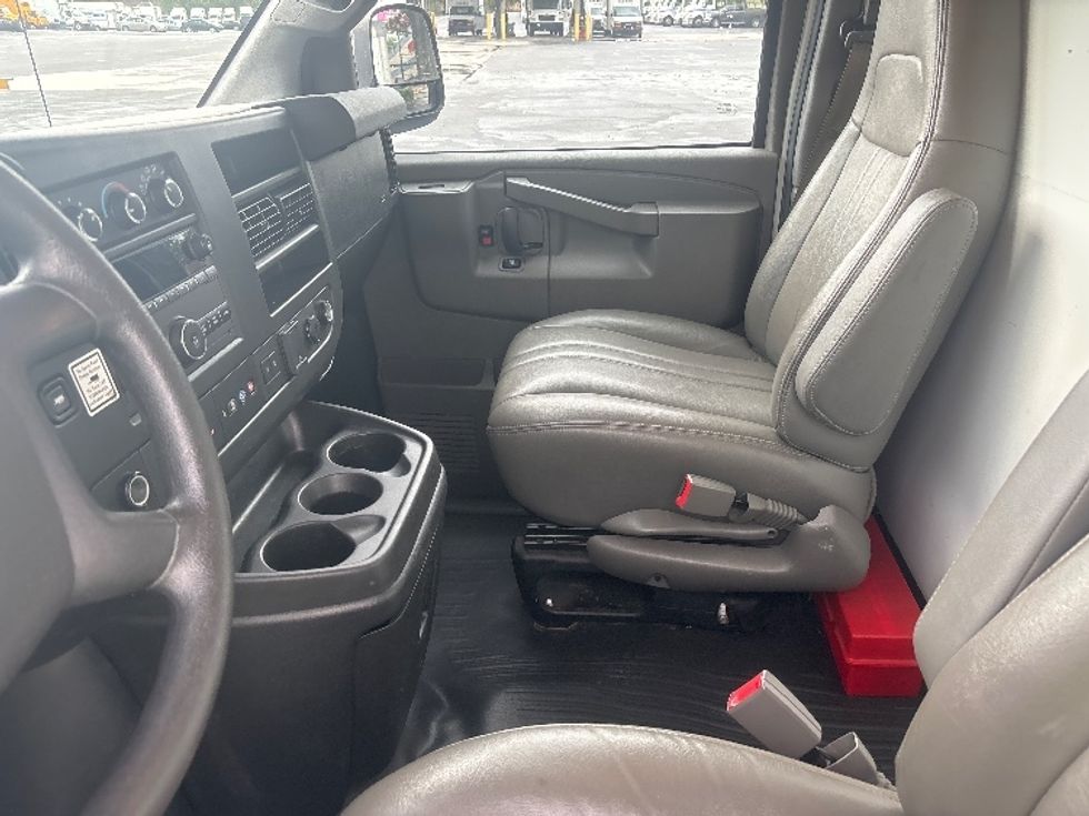 Light Duty Box Truck-Light and Medium Duty Trucks-GMC-2021-Savana G33503-Atlanta-GA-93,281\n\t\tmiles-$ 29,250 - Image 16