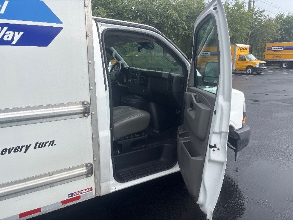 Light Duty Box Truck-Light and Medium Duty Trucks-GMC-2021-Savana G33503-Atlanta-GA-93,281\n\t\tmiles-$ 29,250 - Image 17