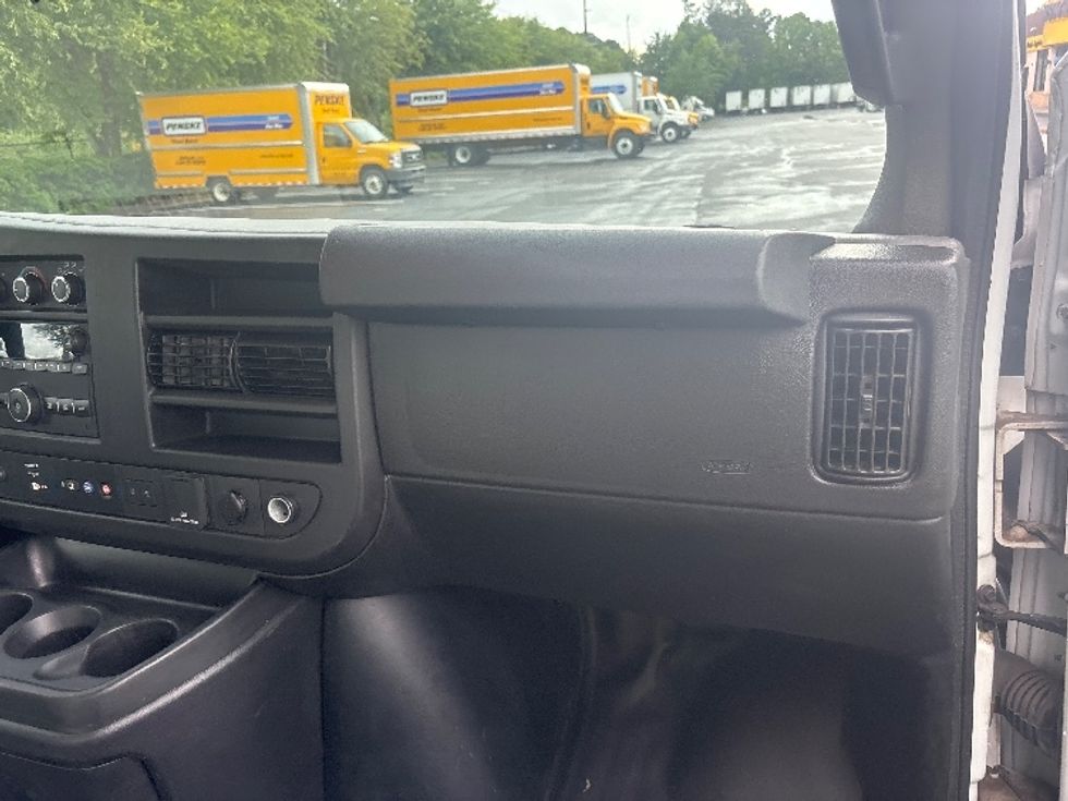 Light Duty Box Truck-Light and Medium Duty Trucks-GMC-2021-Savana G33503-Atlanta-GA-93,281\n\t\tmiles-$ 29,250 - Image 18