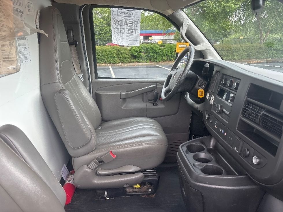 Light Duty Box Truck-Light and Medium Duty Trucks-GMC-2021-Savana G33503-Atlanta-GA-93,281\n\t\tmiles-$ 29,250 - Image 19