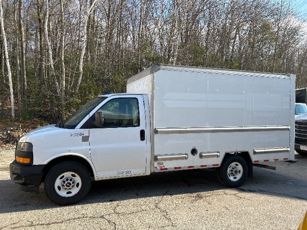 Light Duty Box Truck-Light and Medium Duty Trucks-GMC-2021-Savana G33503-Auburn-MA-110,776\n\t\tmiles-$ 26,000 - Image 15