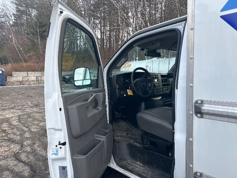 Light Duty Box Truck-Light and Medium Duty Trucks-GMC-2021-Savana G33503-Auburn-MA-110,776\n\t\tmiles-$ 26,000 - Image 16