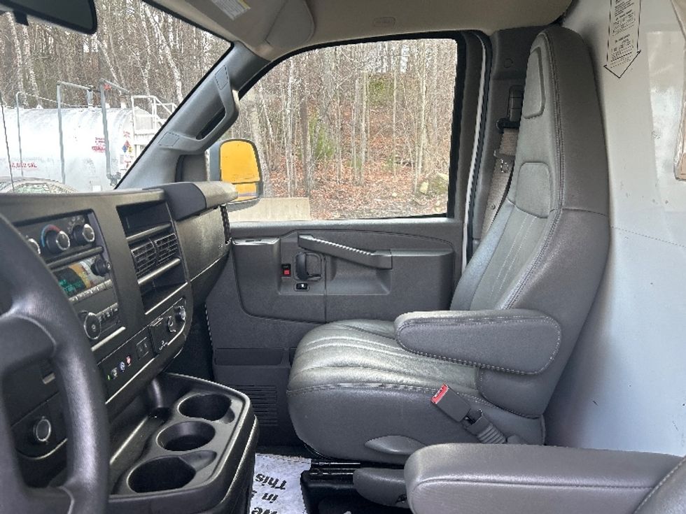 Light Duty Box Truck-Light and Medium Duty Trucks-GMC-2021-Savana G33503-Auburn-MA-110,776\n\t\tmiles-$ 26,000 - Image 19
