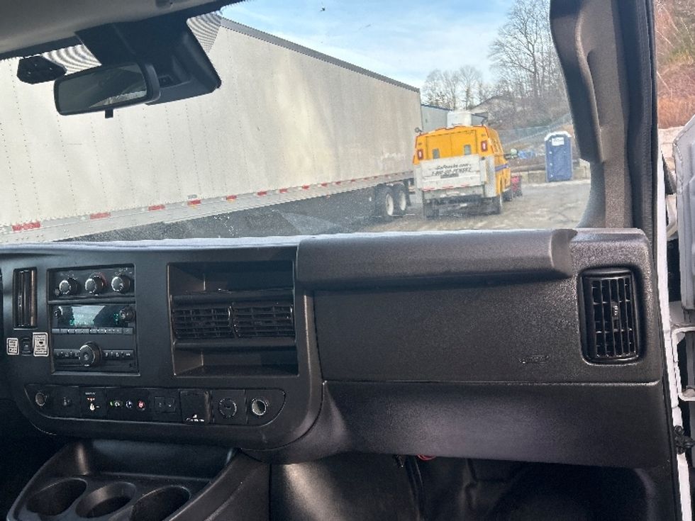 Light Duty Box Truck-Light and Medium Duty Trucks-GMC-2021-Savana G33503-Auburn-MA-110,776\n\t\tmiles-$ 26,000 - Image 21