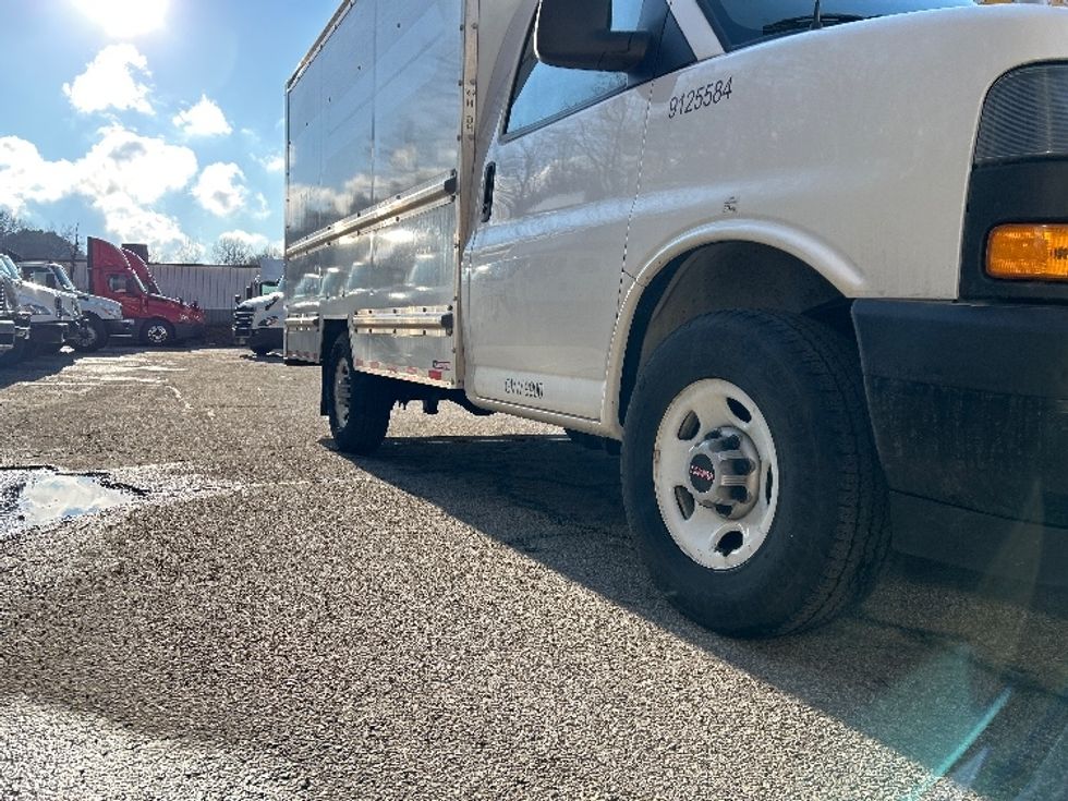 Light Duty Box Truck-Light and Medium Duty Trucks-GMC-2021-Savana G33503-Auburn-MA-110,776\n\t\tmiles-$ 26,000 - Image 5