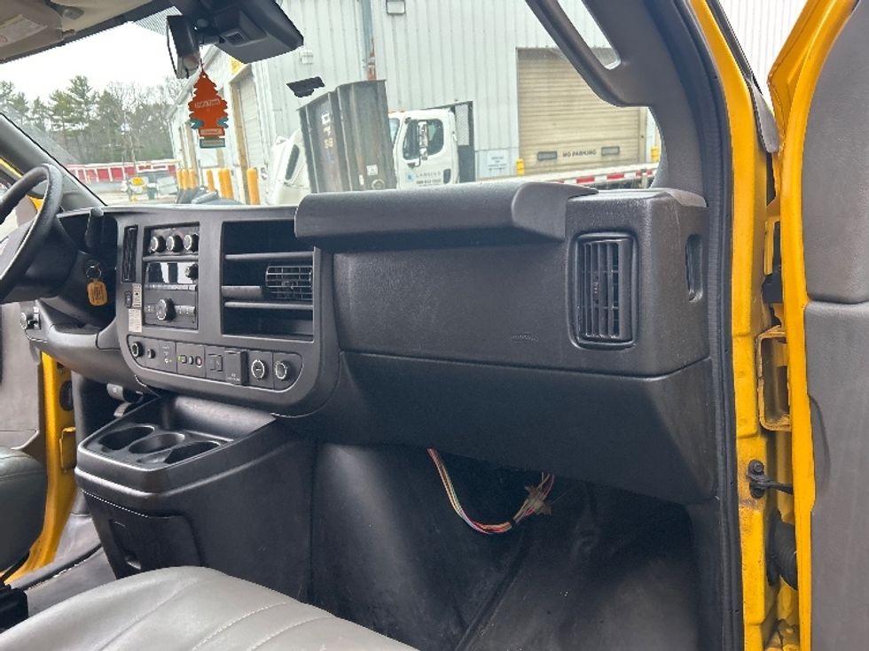 Light Duty Box Truck-Light and Medium Duty Trucks-GMC-2021-Savana G33503-Auburn-MA-110,831\n\t\tmiles-$ 23,500 - Image 20