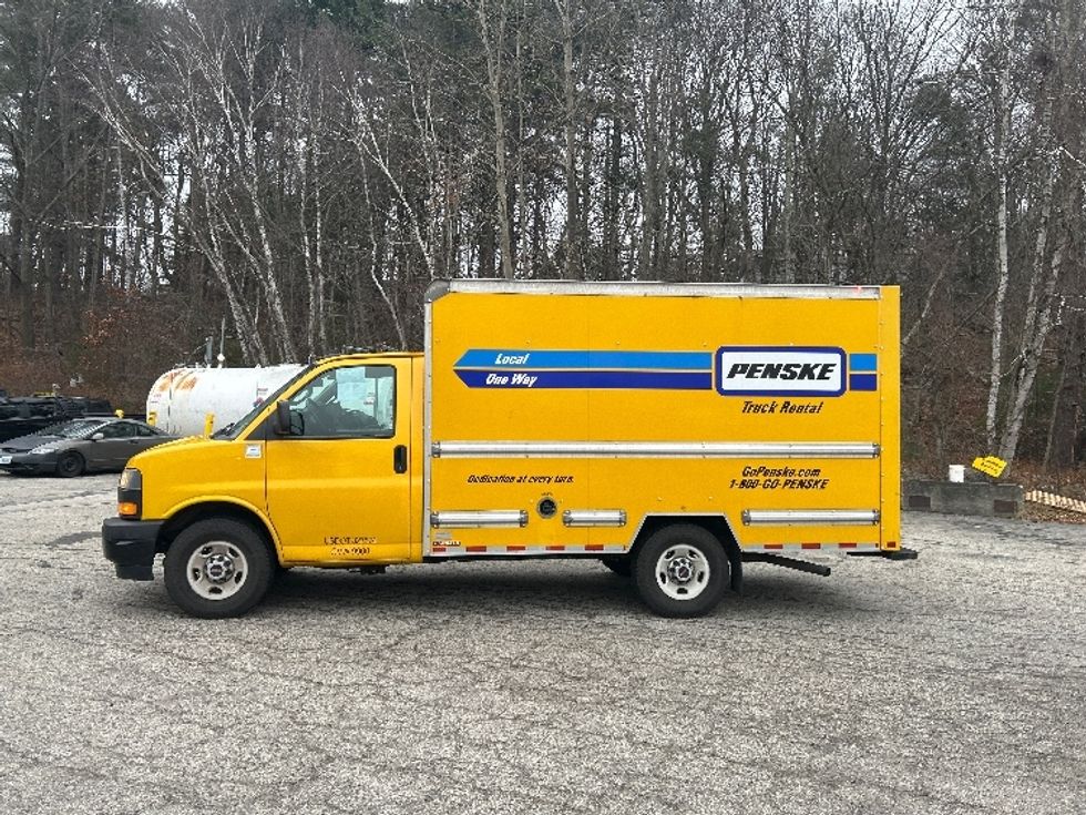 Light Duty Box Truck-Light and Medium Duty Trucks-GMC-2021-Savana G33503-Auburn-MA-110,831\n\t\tmiles-$ 23,500 - Image 4