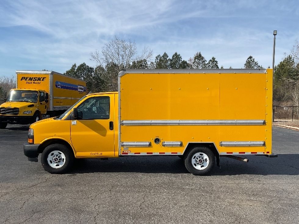 Light Duty Box Truck-Light and Medium Duty Trucks-GMC-2021-Savana G33503-Augusta-GA-108,233\n\t\tmiles-$ 27,000 - Image 4