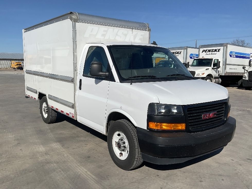 Light Duty Box Truck-Light and Medium Duty Trucks-GMC-2021-Savana G33503-Austin-TX-105,135\n\t\tmiles-$ 28,250 - Image 1
